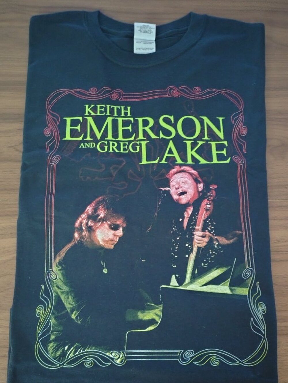 * NEW * Emerson & Lake 2010 tour t-shirt